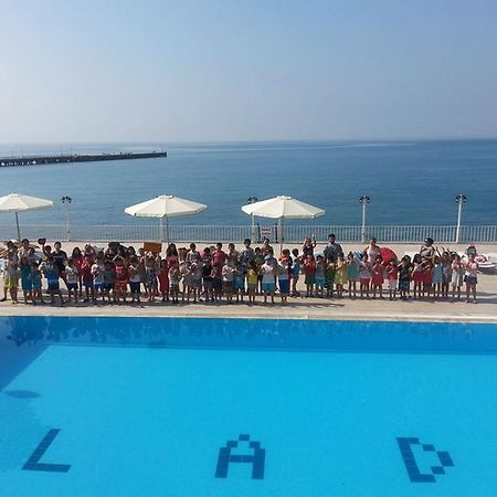 Lades Hotel シリフケ エクステリア 写真