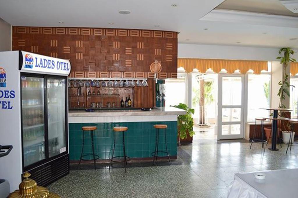 Lades Hotel シリフケ エクステリア 写真