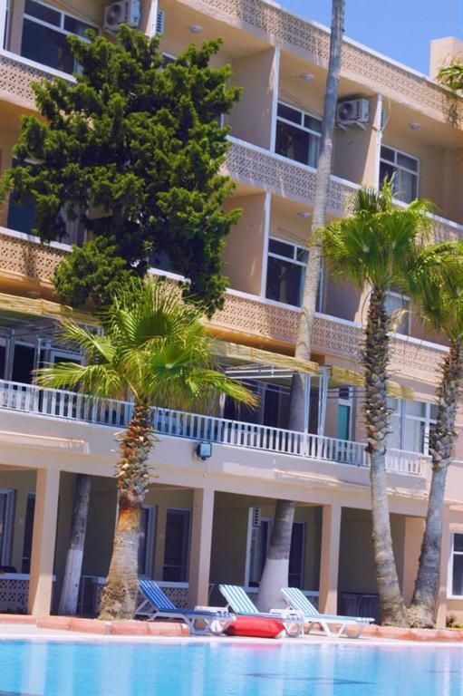 Lades Hotel シリフケ エクステリア 写真