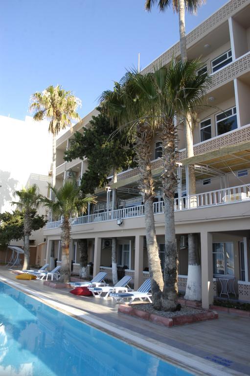 Lades Hotel シリフケ エクステリア 写真