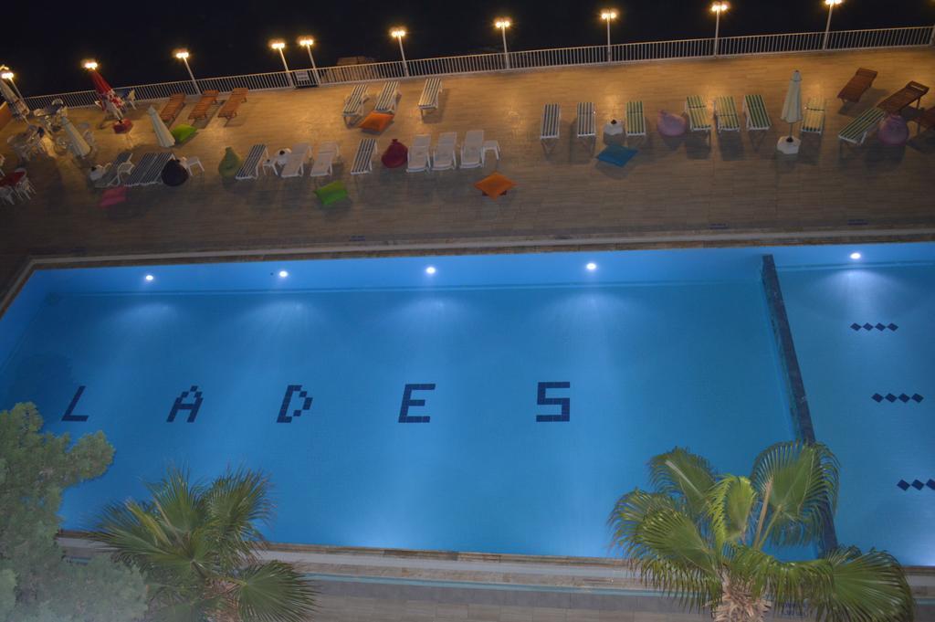 Lades Hotel シリフケ エクステリア 写真