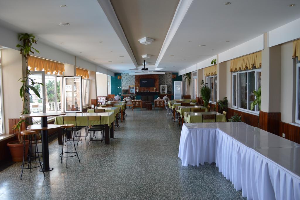 Lades Hotel シリフケ エクステリア 写真