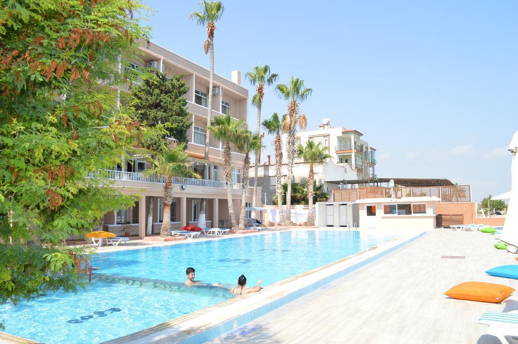 Lades Hotel シリフケ エクステリア 写真