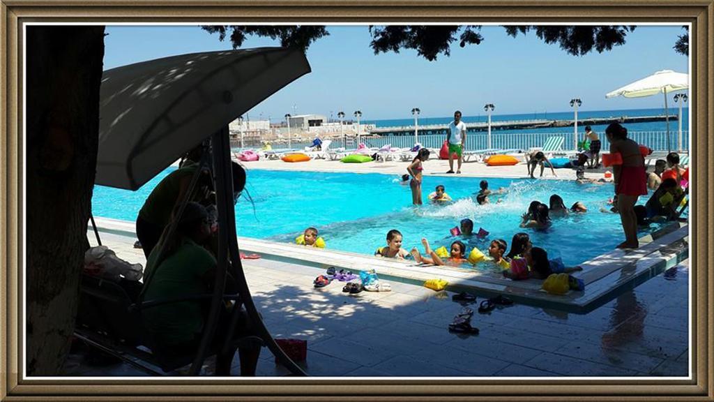 Lades Hotel シリフケ エクステリア 写真